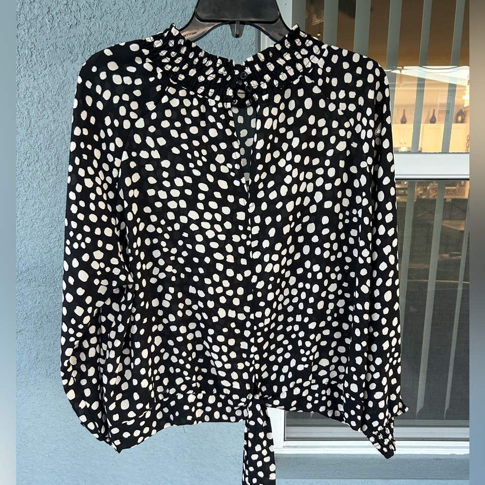 DR2 Stretch Neckline Stretch Wrists Polka Dot Tie Back Top Size XL - Picture 2 of 5